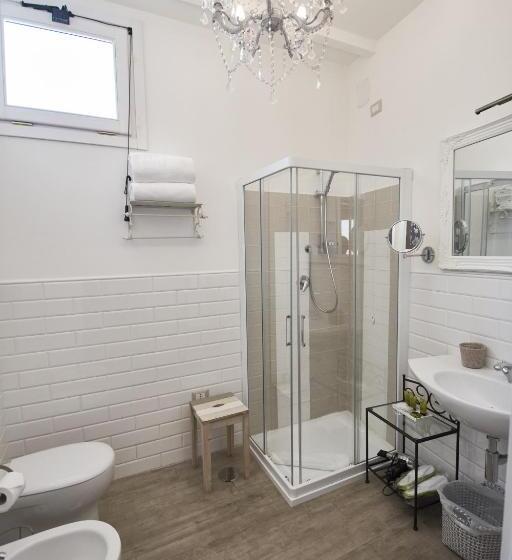 اتاق سوپریور, Cas'e Charming House