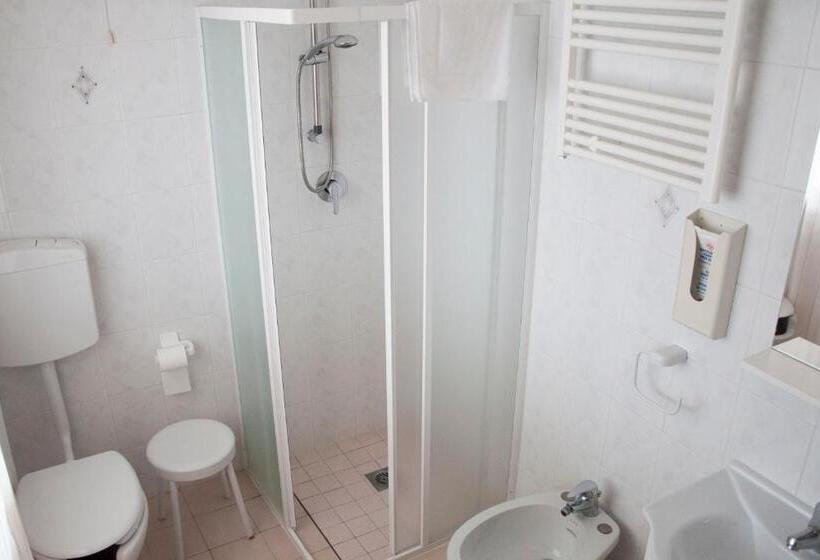 דירת שני חדרים, Del Mar