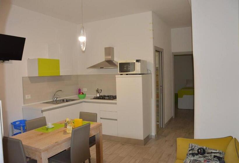 דירת שני חדרים, Del Mar