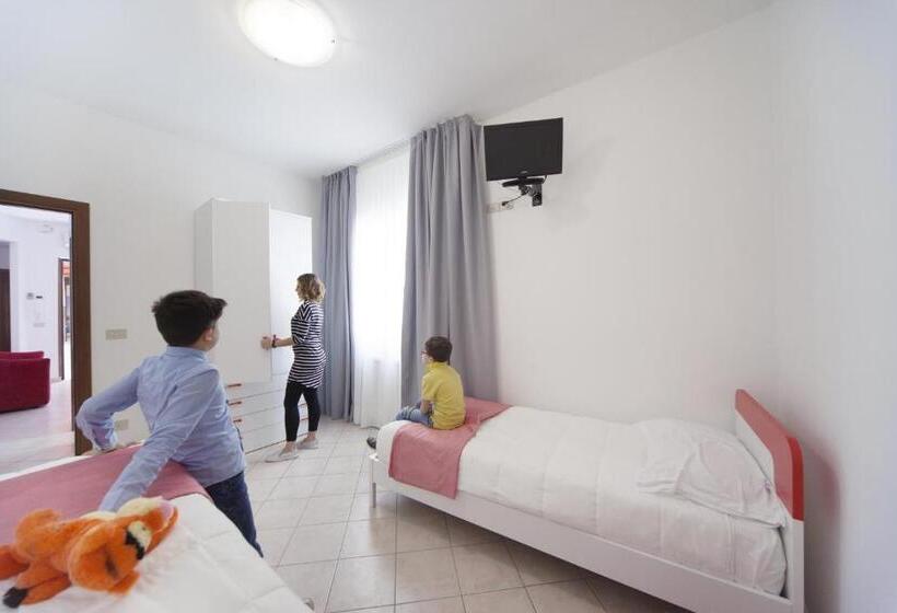 דירת שני חדרים, Del Mar