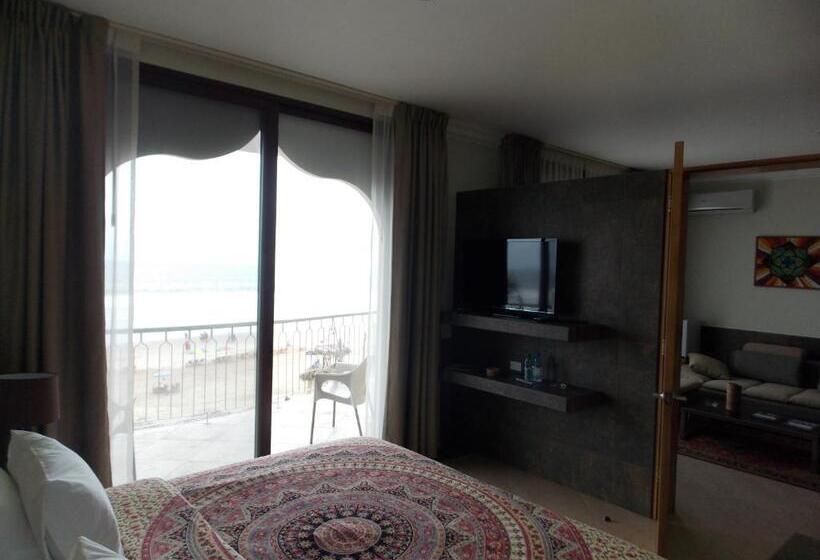 سوئیت پرزیدنت, Dharma Beach