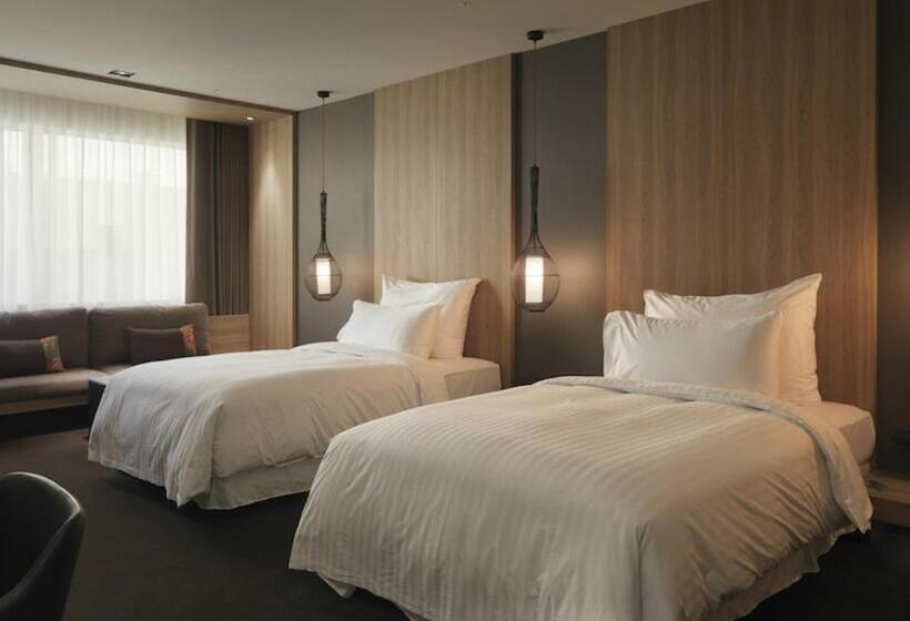 اتاق اجرایی, Dua