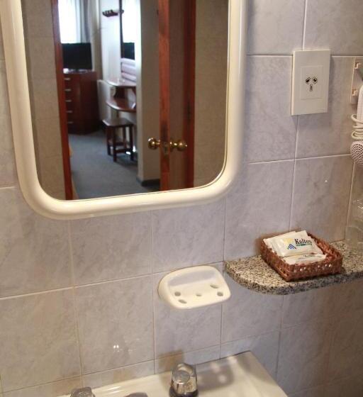 חדר סטנדרט לשלושה, Kalton