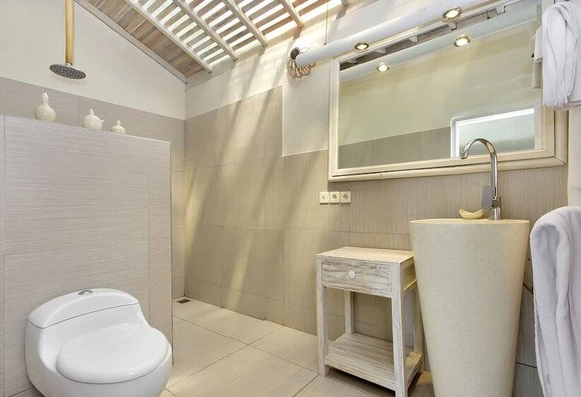 带泳池景观和三个卧室的别墅, Lilin Lovina Beach