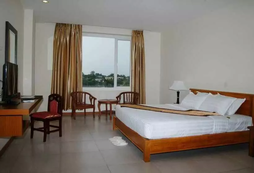 اتاق لوکس, Man Myanmar