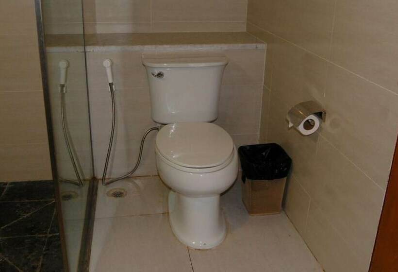 اتاق لوکس, Man Myanmar