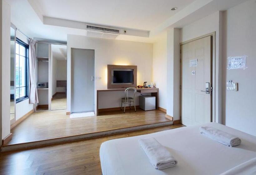 Deluxe Room, Panini Residence