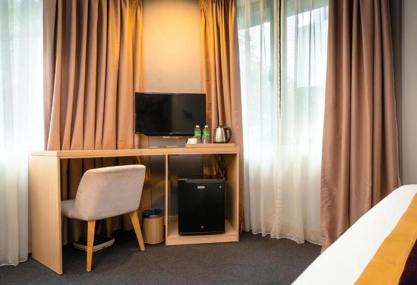 اتاق اجرایی با تخت بزرگ, Royce Hotel Kl Sentral