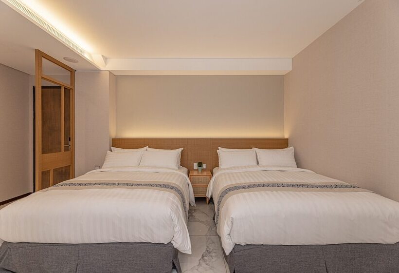 اتاق استاندارد چهار تخته, Sun Moon Lake Apollo Resort