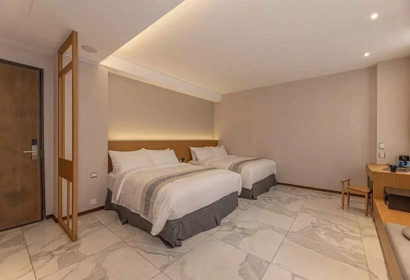اتاق استاندارد چهار تخته, Sun Moon Lake Apollo Resort
