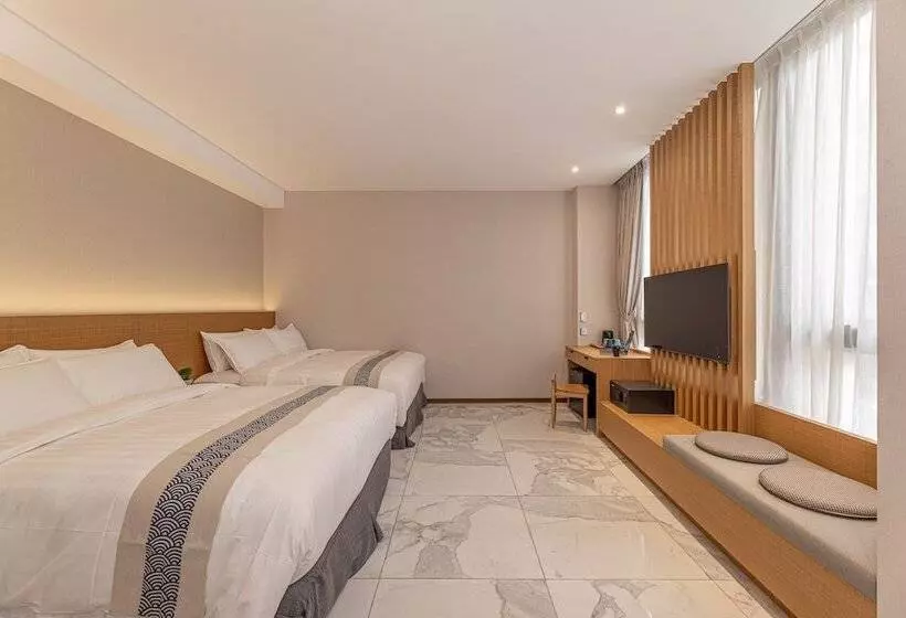 اتاق استاندارد چهار تخته, Sun Moon Lake Apollo Resort