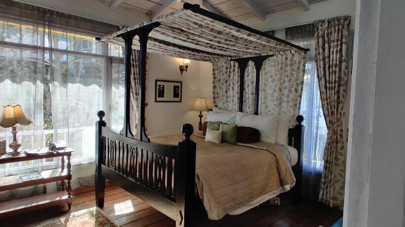 Suíte, Te Aroha By Shervani