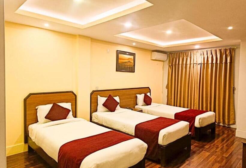 اتاق لوکس سه تخته, Thamel Grand