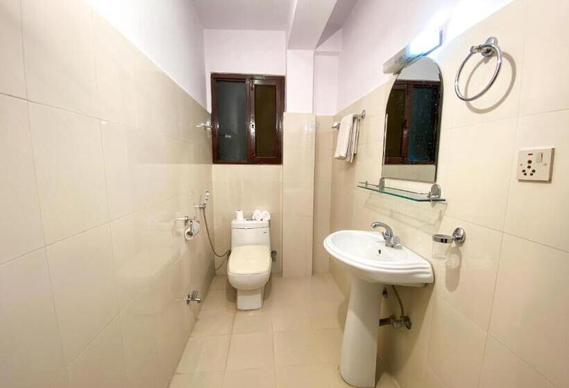 اتاق لوکس سه تخته, Thamel Grand