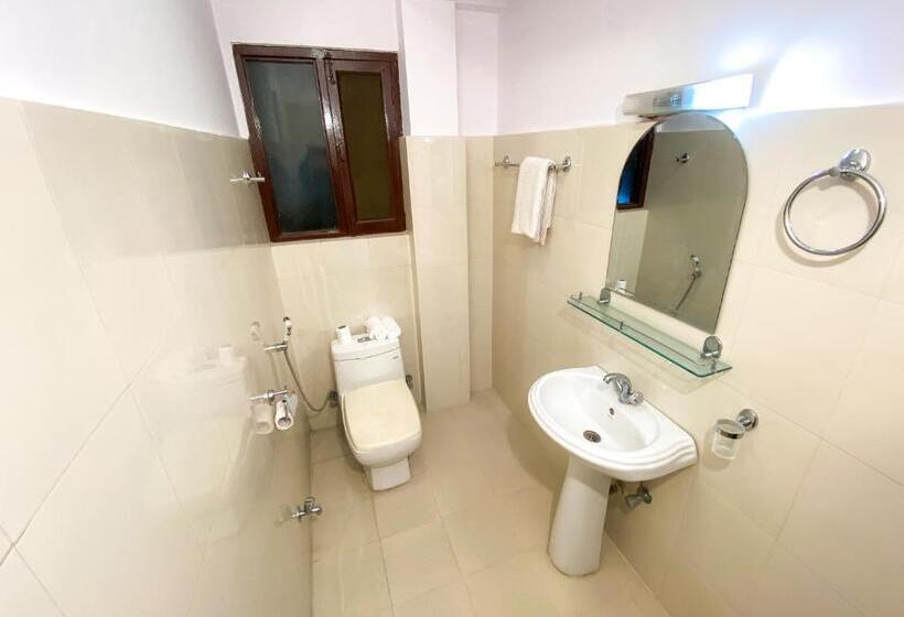 اتاق لوکس سه تخته, Thamel Grand