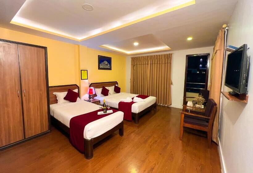 اتاق لوکس سه تخته, Thamel Grand