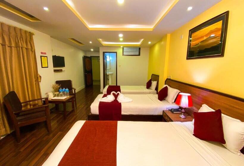 اتاق لوکس سه تخته, Thamel Grand