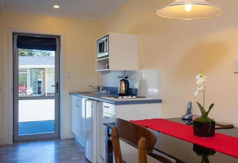 إستوديو قياسى, Middle Park Motel