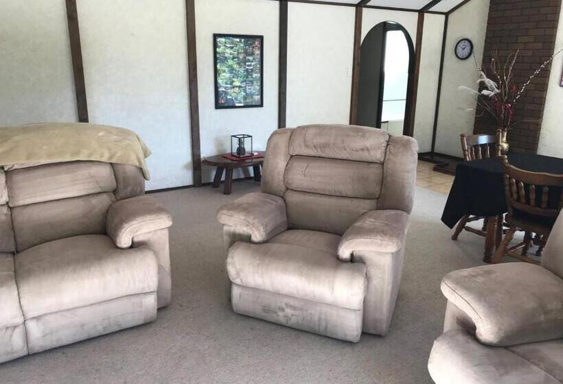 منزل 3 غرف نوم, Middle Park Motel