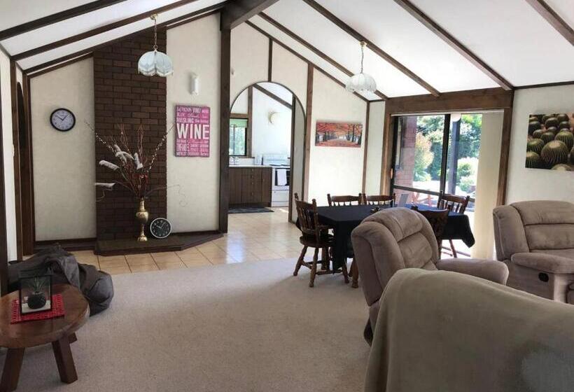 منزل 3 غرف نوم, Middle Park Motel