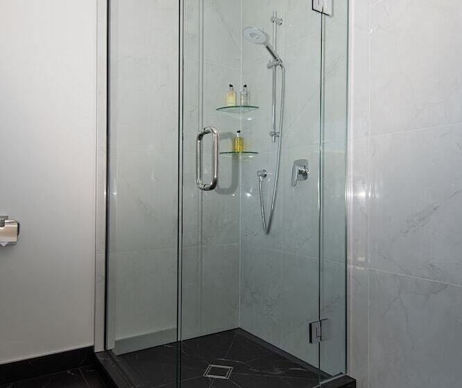 إستوديو قياسى, Middle Park Motel