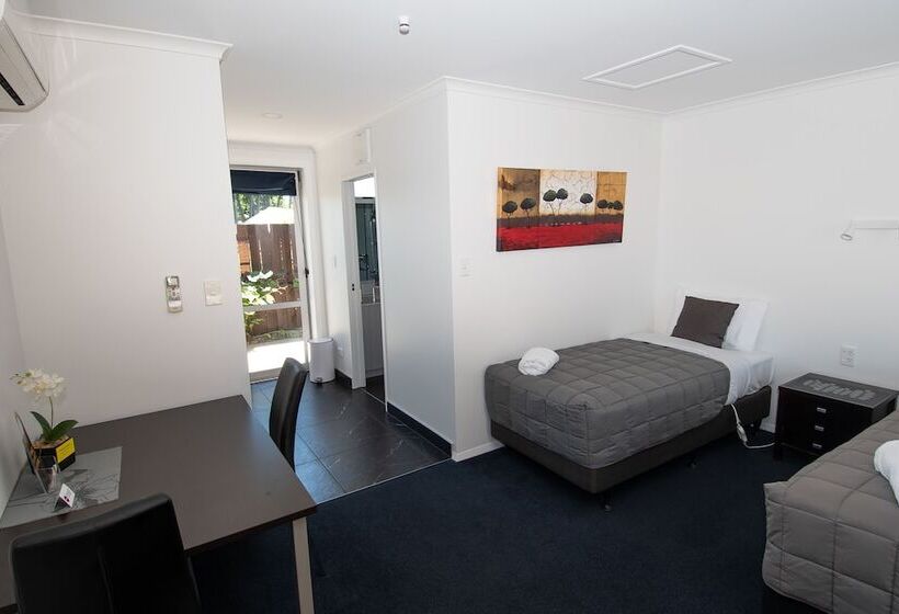 إستوديو قياسى, Middle Park Motel