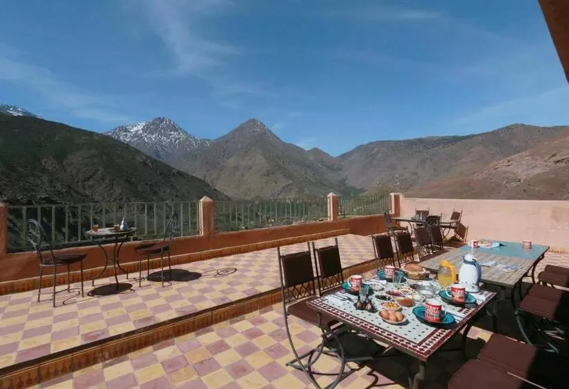 اتاق ساده سه‌ نفره, Tamatert Guest House