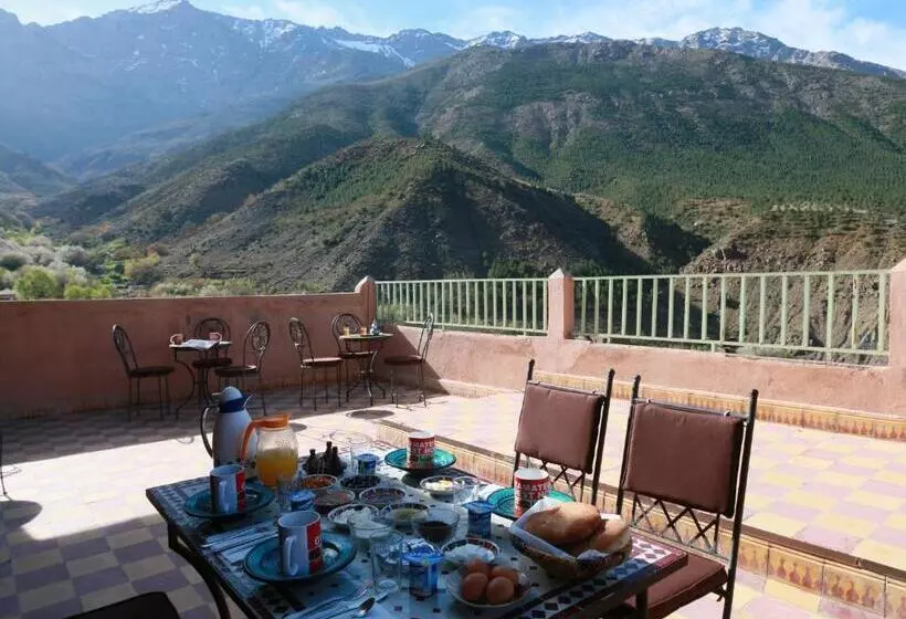 اتاق ساده سه‌ نفره, Tamatert Guest House