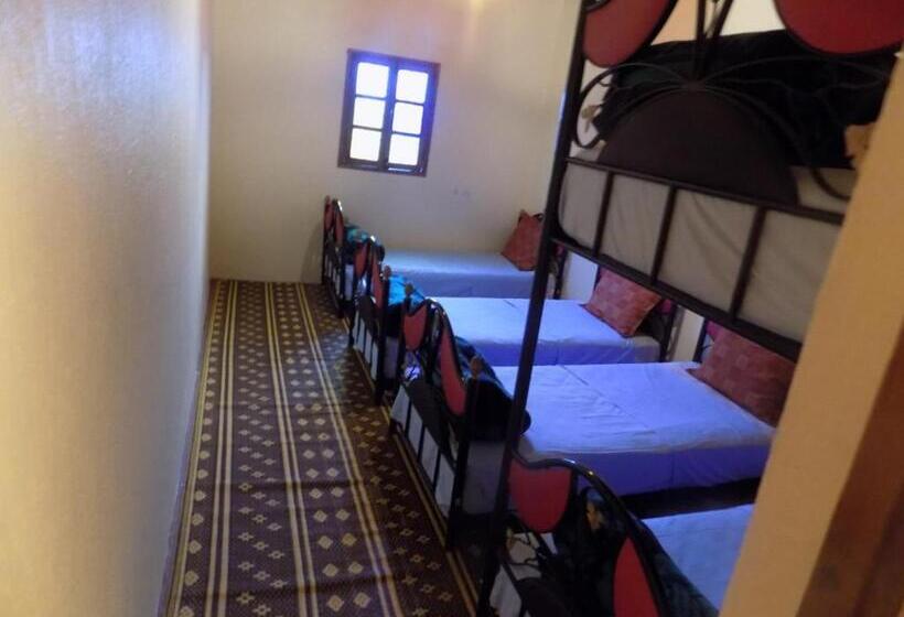 Кровать в Общей Комнате, Tamatert Guest House