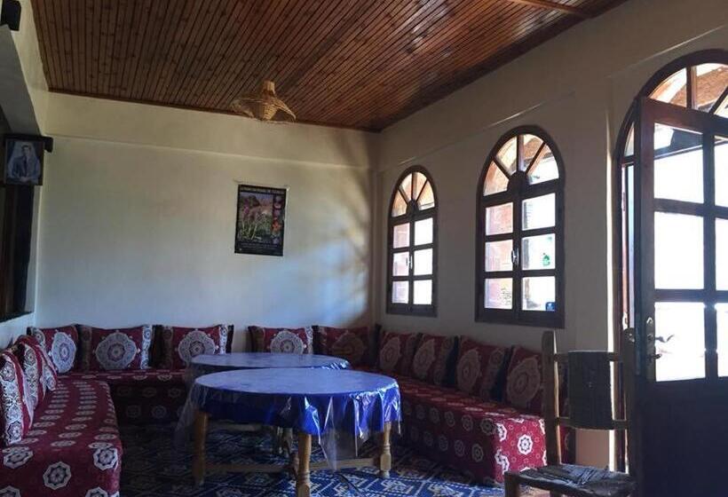 Кровать в Общей Комнате, Tamatert Guest House