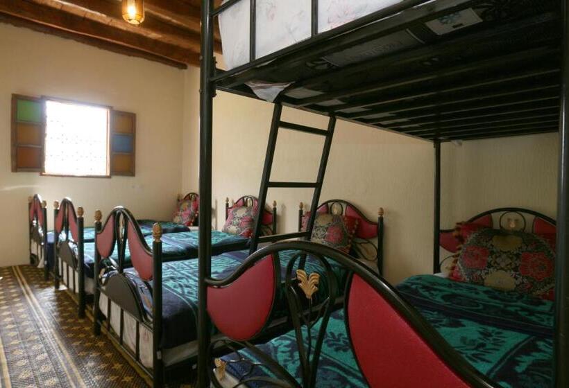 Кровать в Общей Комнате, Tamatert Guest House