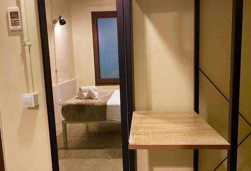 Трехместный Номер Стандарт Совместная Ванная, The Loft Hostel Barcelona La Pedrera