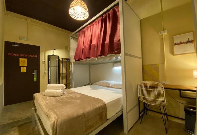 Трехместный Номер Стандарт Совместная Ванная, The Loft Hostel Barcelona La Pedrera