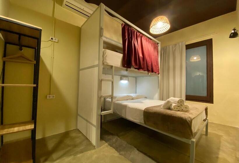 Трехместный Номер Стандарт Совместная Ванная, The Loft Hostel Barcelona La Pedrera