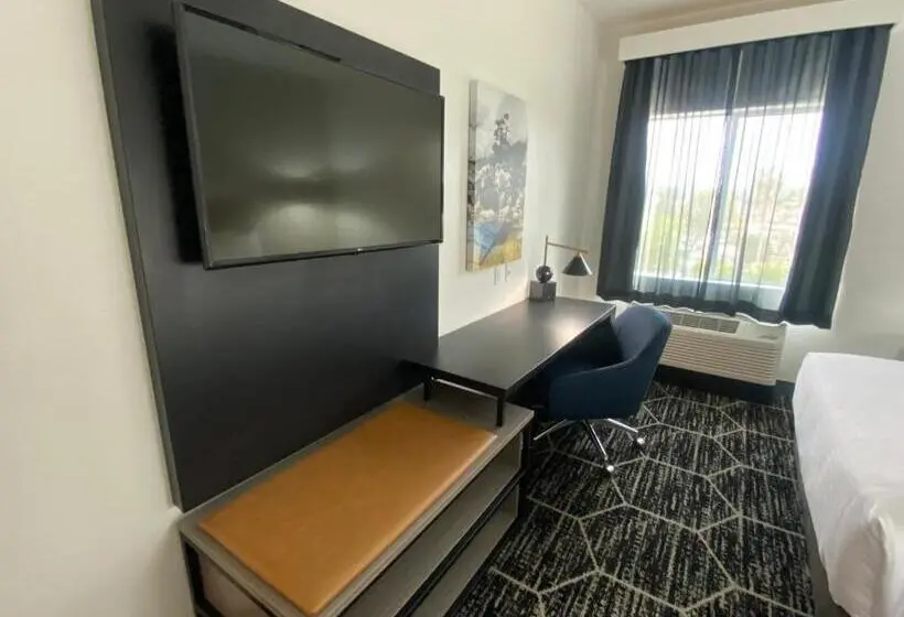 キングサイズベッドのスタンダードルーム, La Quinta Inn & Suites By Wyndham Yucaipa