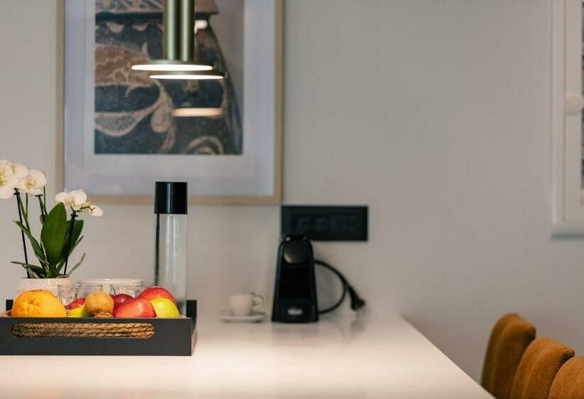 Полулюкс, Porta Suites