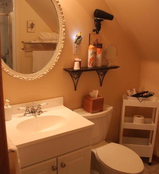 غرفة قياسية سرير كينج, A Touch Of Country Bed & Breakfast