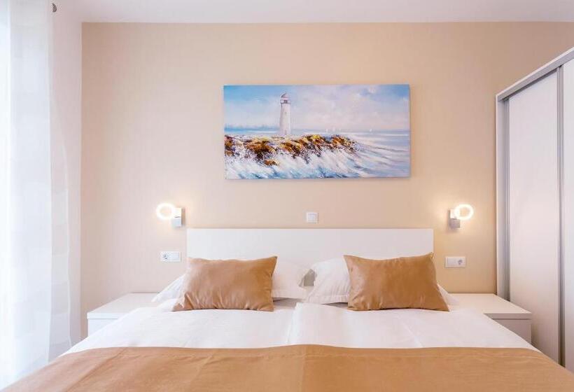 חדר דלוקס עם מרפסת נוף לים, Villa Stonehouse