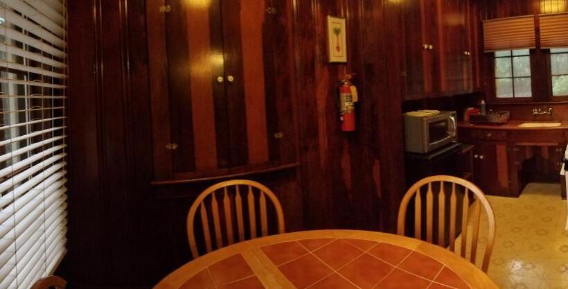 غرفة ديلوكس سرير كينج, Miranda Gardens Resort