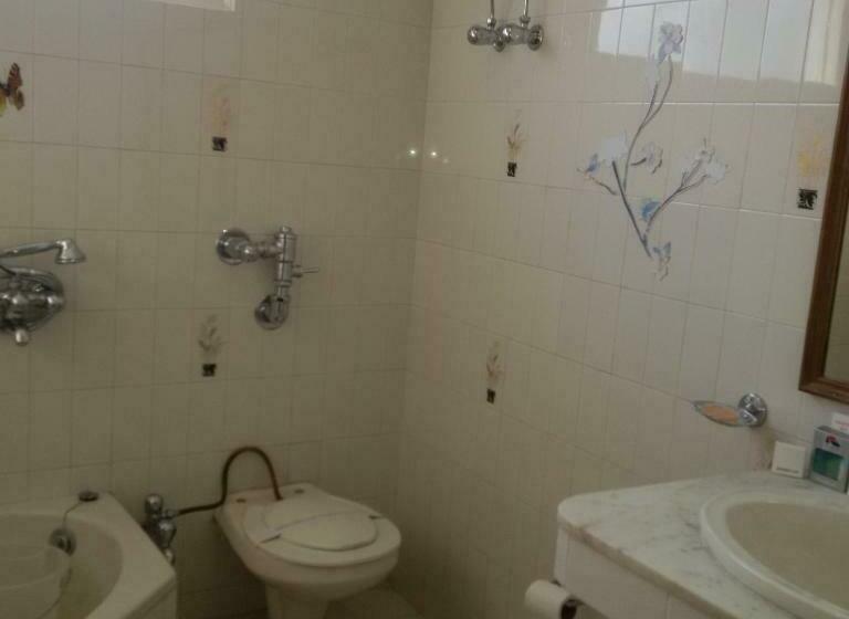 キングサイズベッドのスタンダードルーム, Kullu Valley