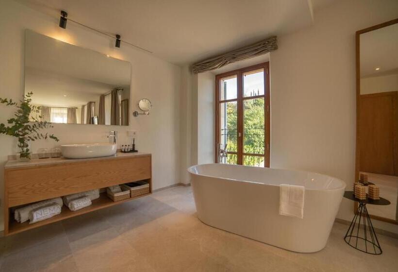 جناح جونيور, Nema Boutique Hotel & Spa