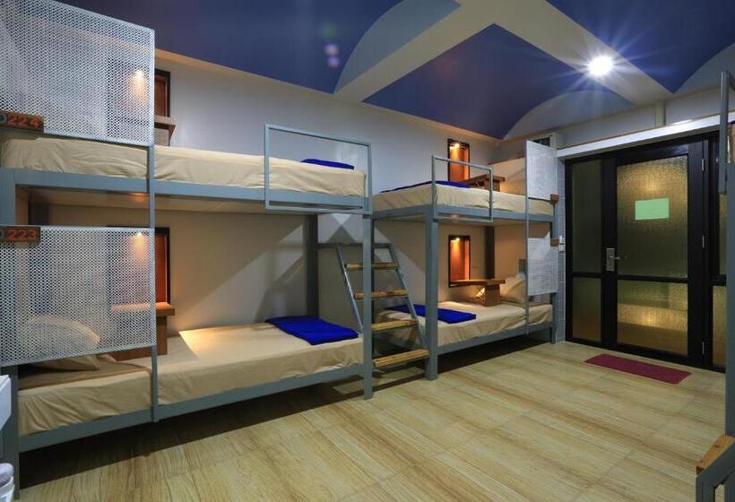 سرير فى غرفة مشتركه, Good Dream