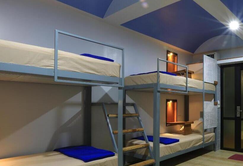 سرير فى غرفة مشتركه, Good Dream