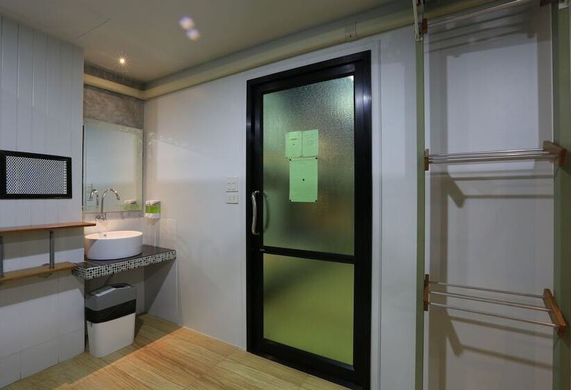 سرير فى غرفة مشتركه, Good Dream