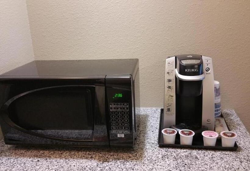 キングサイズベッドのスタンダードルーム, Best Western Plus Boardman Inn & Suites