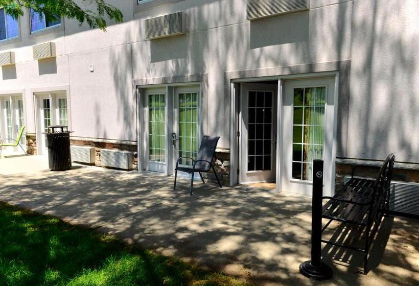 جناح عائلي غرفتين نوم, Cobblestone Inn & Suites   Denison | Majestic Hills