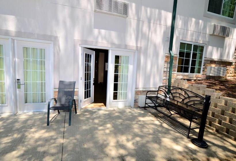 Люкс Семейный 2 Спальни, Cobblestone Inn & Suites   Denison | Majestic Hills