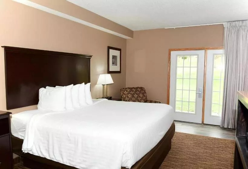 キングサイズベッドのスイートルーム, Cobblestone Inn & Suites   Denison | Majestic Hills