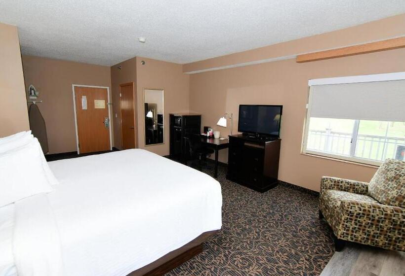 Люкс Кровать Кинг, Cobblestone Inn & Suites   Denison | Majestic Hills