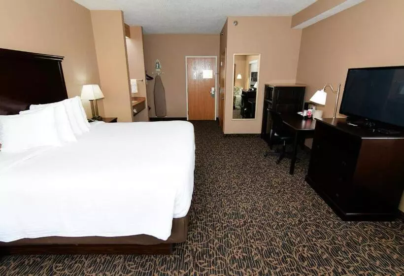 キングサイズベッドのスイートルーム, Cobblestone Inn & Suites   Denison | Majestic Hills
